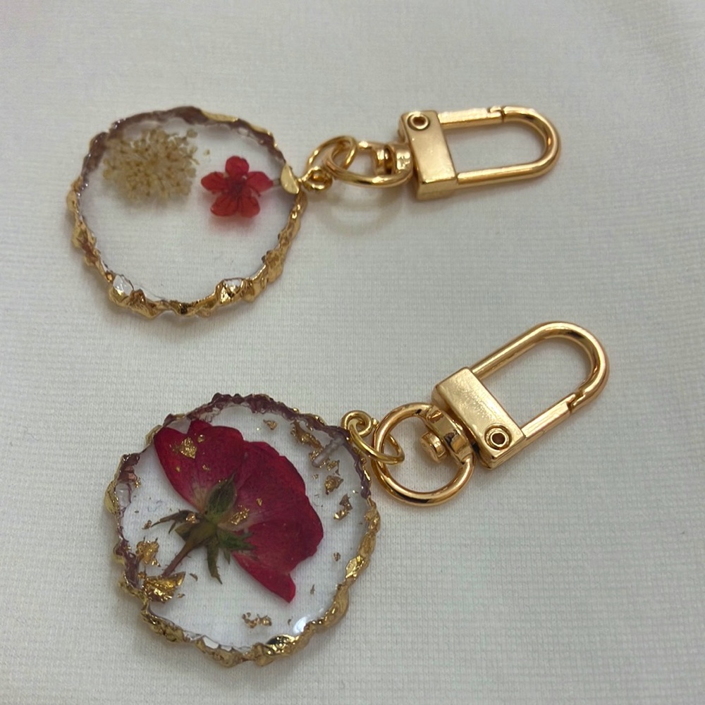 NEW- Dried Flower Keychain - Picture 4 of 4